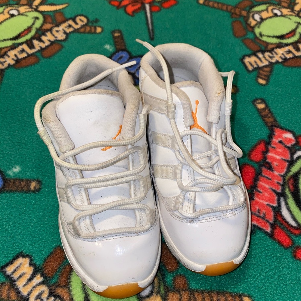 Jordan 11 Low  10c